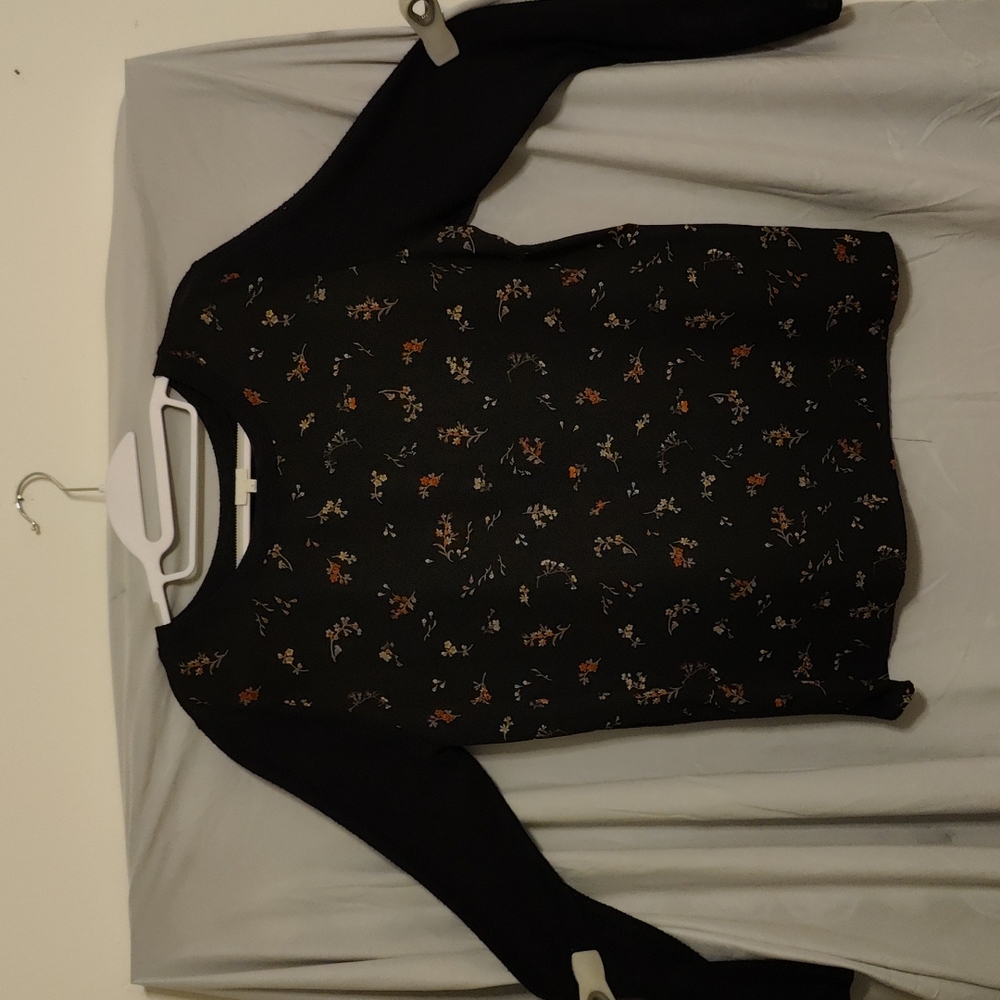 Women's medium black floral long sleeve top